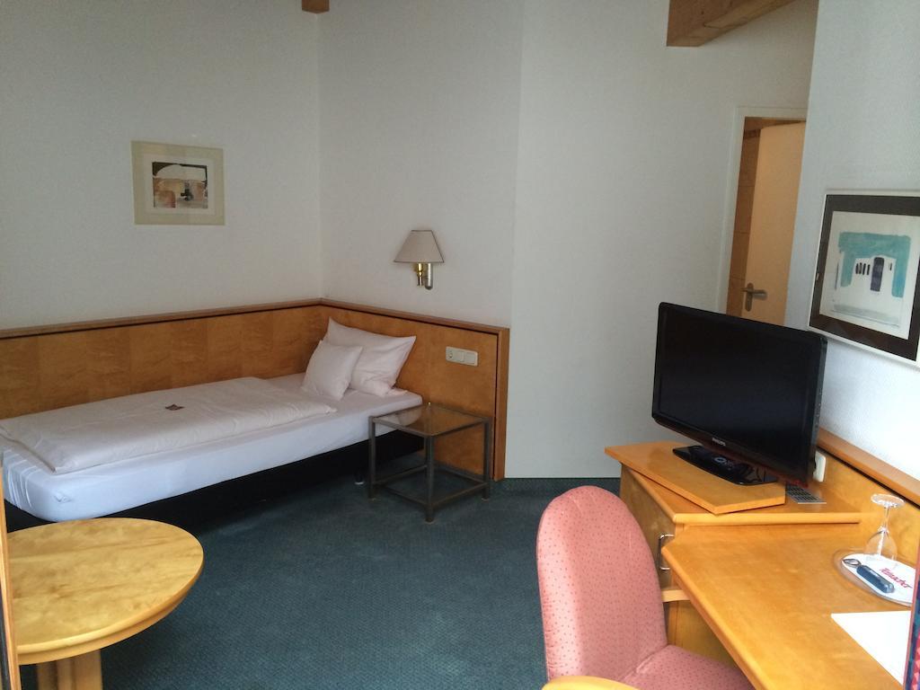 Matchpoint Hotel Altdorf bei Nürnberg Zimmer foto